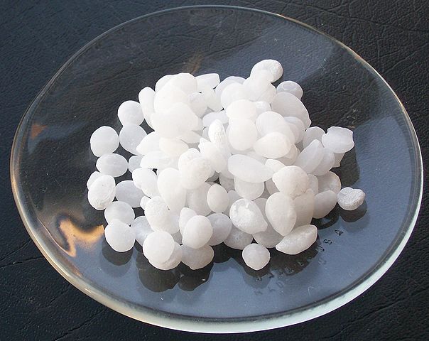 caustic soda uses in hindi