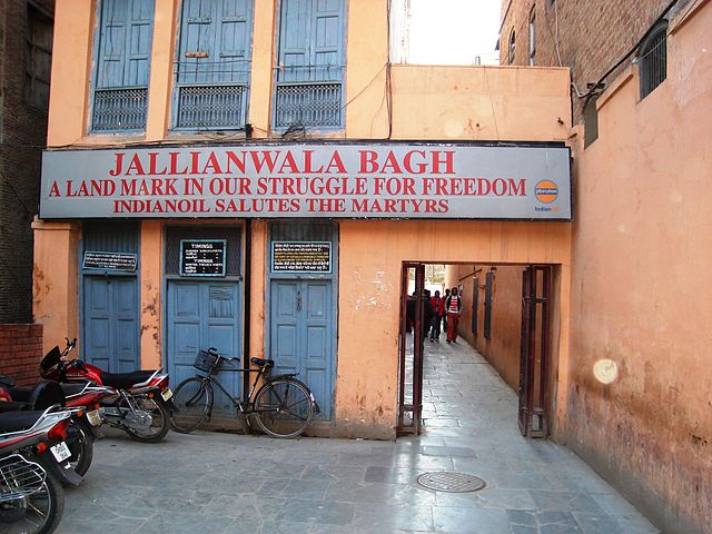 Entrance to the present-day Jallianwala Bagh.
