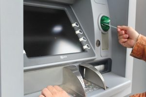 Read more about the article ‌‌‌atm कार्ड कितने प्रकार के होते हैं। atm के फायदे और नुकसान debit card kitne prakar ke hote hain