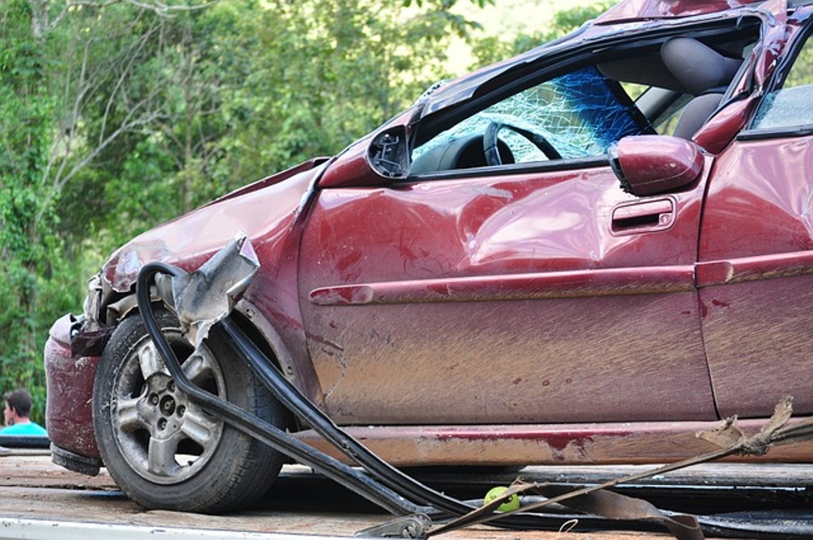 Read more about the article सड़क दुर्घटना से बचने के 13 उपाय और सावधानियां