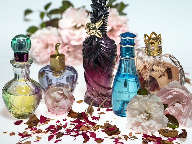 Read more about the article नाभि पर इत्र लगाने के 10 फायदे Special benefits of Wearing a perfume