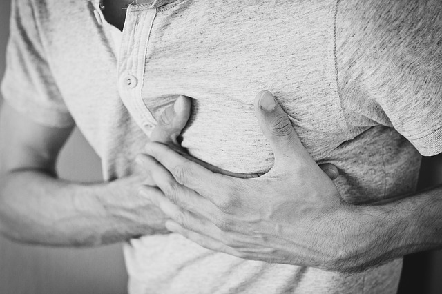 Read more about the article हार्ट अटैक या दिल का दौरा होने के कारण लक्षण और बचने के उपाय