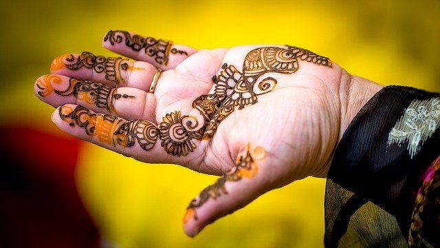 nisha mehndi lagane ke fayde 