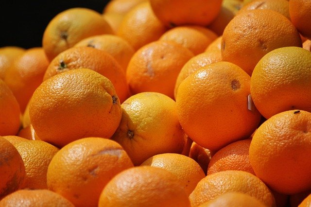 Read more about the article सपने में संतरा देखना का अर्थ और मतलब