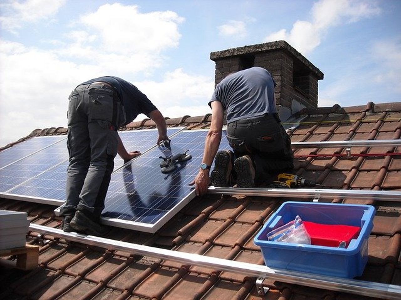 Read more about the article सोलर पैनल बनाने की तरीका और सौर उर्जा कैसे बनती है ?