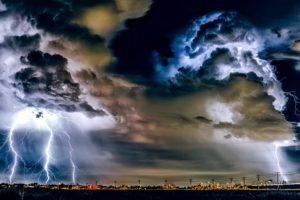 Read more about the article बिजली क्यों चमकती है ? बादल क्यों गरजते हैं आकाशिय बिजली से बचने के उपाय