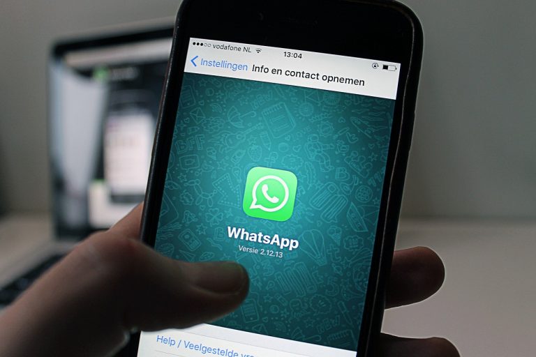 क्या आपके बच्चे WhatsApp पर सुरक्षित हैं