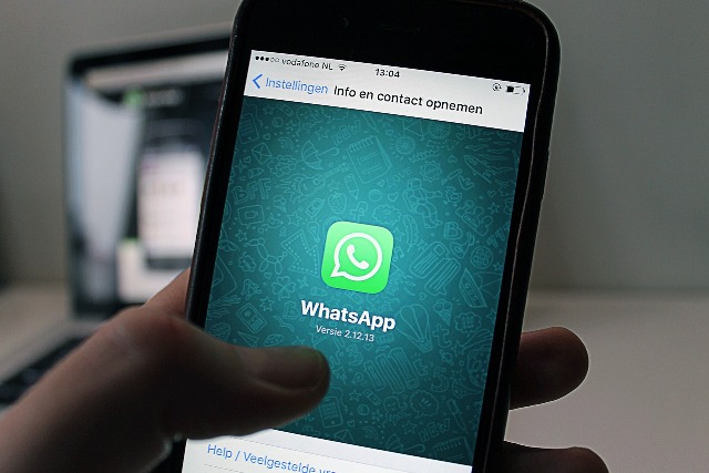 whatsapp पर निबंध ‌‌‌और इसके उपयोग